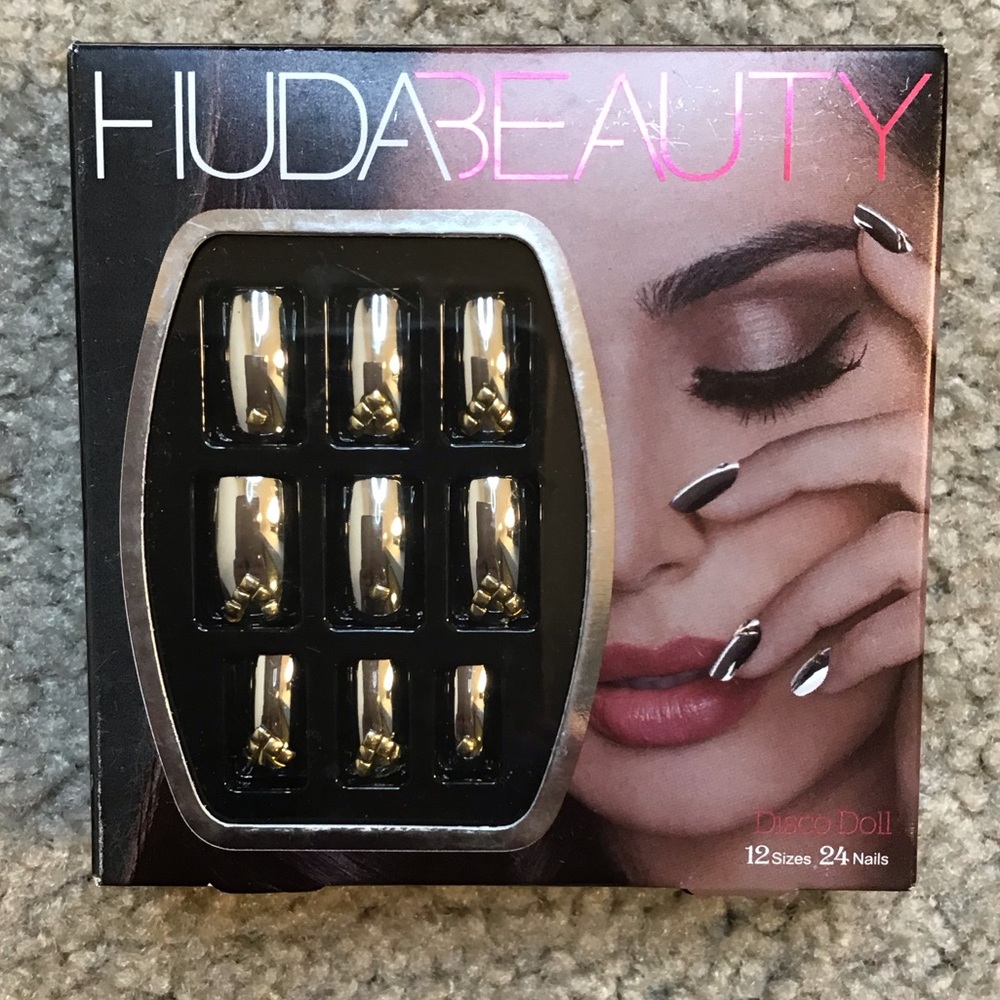 Huda Beauty press on nails